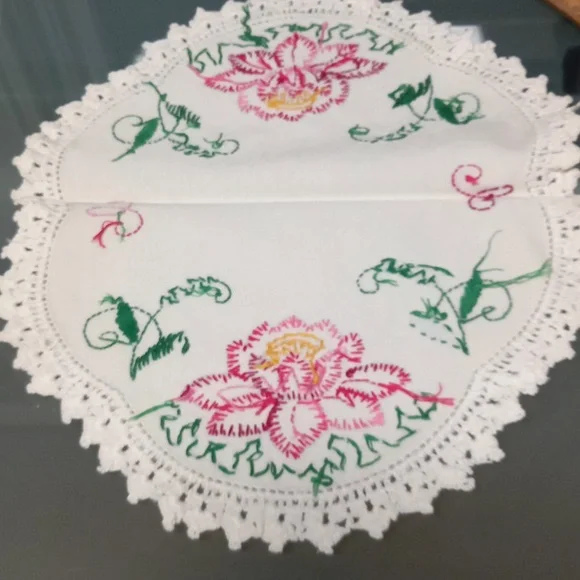 Vintage European Hand Crafted Doiley with Lotus Flowers - Picture 5 of 7